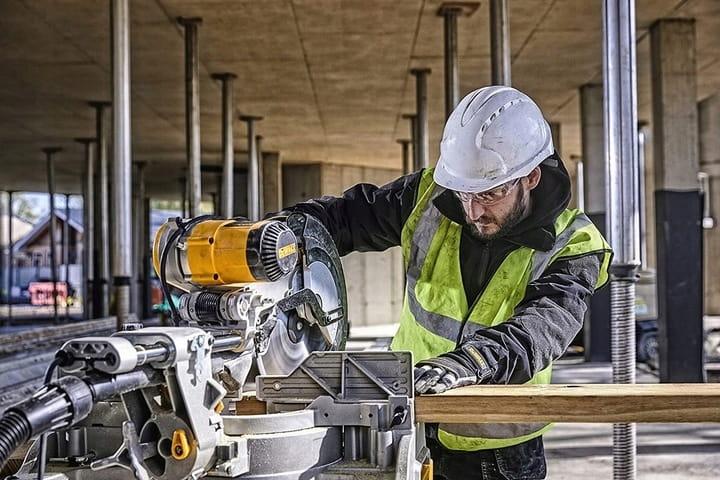 Dewalt-DWS780-ukosnica-pila-305mm-1675W-DE7023-Maksymalna-moc-1675-W.jpg