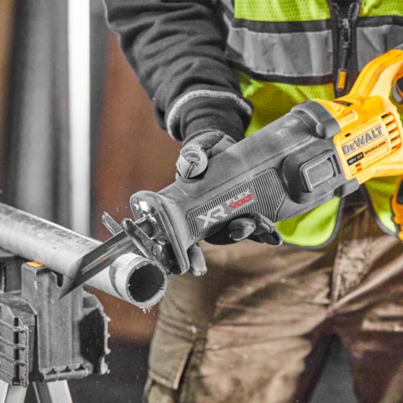 DEWALT DCS386NT PILARKA SZABLOWA XR 18V + WALIZKA_1.jpg