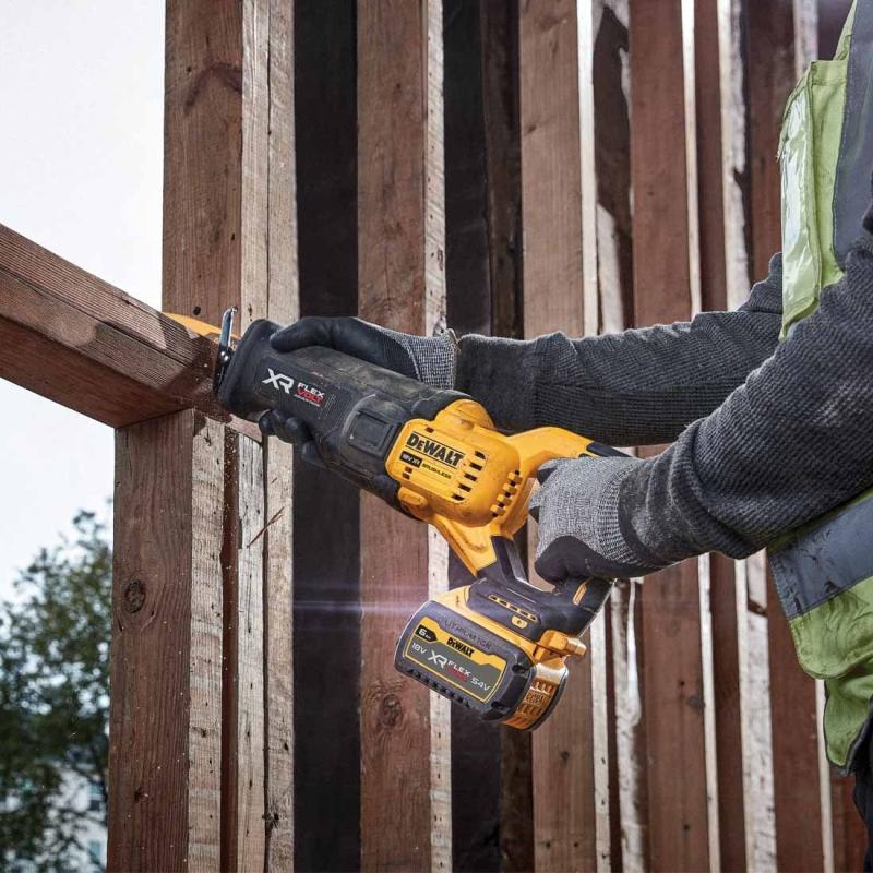 DEWALT DCS386NT PILARKA SZABLOWA XR 18V + WALIZKA_2.jpg
