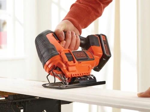 Black-Decker-BDCJS18-Wyrzynarka-18V-Li-Ion-1x2-0Ah-Marka-Black-Decker.jpg