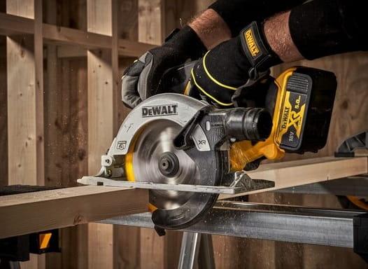 DEWALT DCS565P2 PILARKA TARCZOWA 18V 2x5,0Ah 165mm_1.jpg