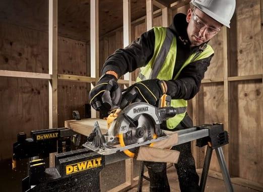 DEWALT DCS565P2 PILARKA TARCZOWA 18V 2x5,0Ah 165mm_2.jpg