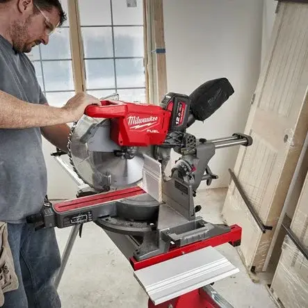 MILWAUKEE M18 FMS305-0 PIŁA UKOŚNICA Z POSUWEM 305mm_1.webp