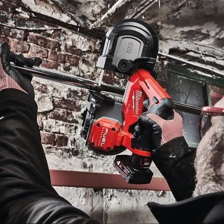 MILWAUKEE M12 FBS64-0C PILARKA TAŚMOWA 64mm_2.jpg