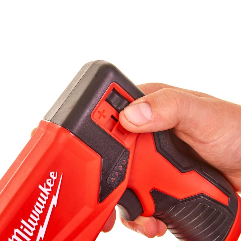 Milwaukee 4933459635 Zszywacz z 2x 2.0 Ah Akumulatorami, ładowarką i Walizką