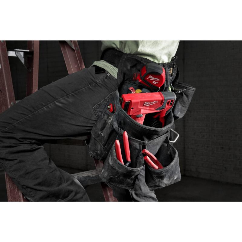 Milwaukee 4933459635 Zszywacz z 2x 2.0 Ah Akumulatorami, ładowarką i Walizką