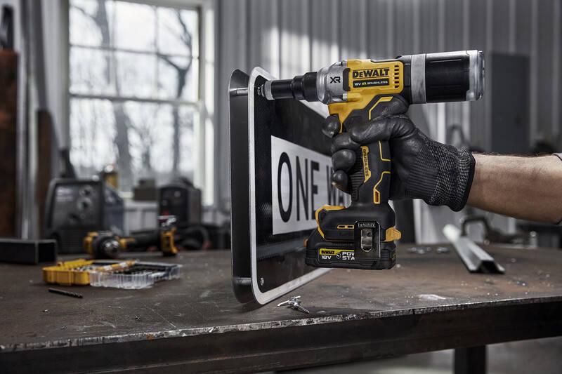 DeWalt DCF414E2GT Nitownica akumulatorowa 2x Akumulator 1,7Ah + Ładowarka