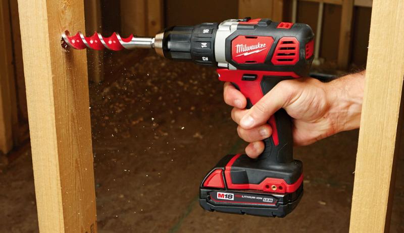 Milwaukee M18 BDD-202C Wiertarko-wkrętarka 18V 2x2Ah 1xM12-18C