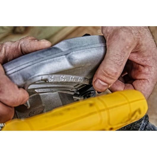 Dewalt DWE560 Pilarka tarczowa 1350W 65mm Body