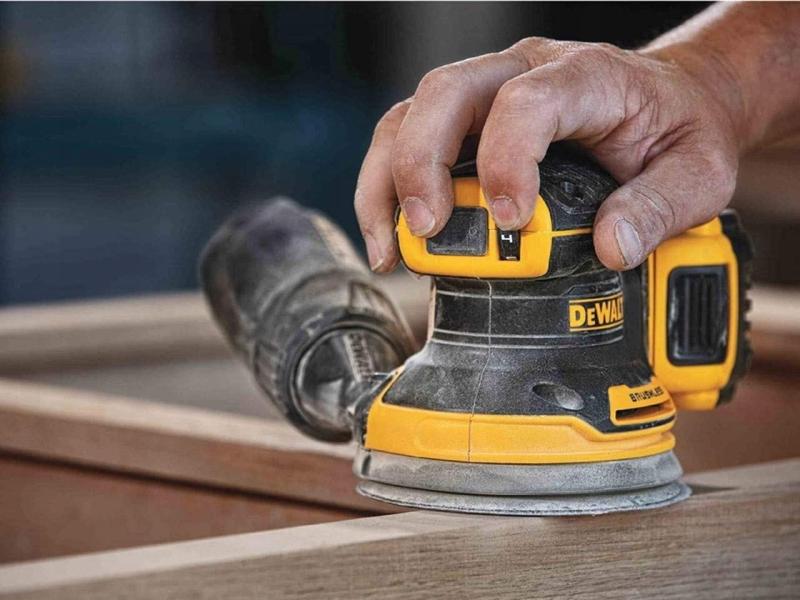 DeWalt-DCW210P1-Szlifierka-mimosrodowa-18V-1X5Ah-Marka-DeWalt.jpg